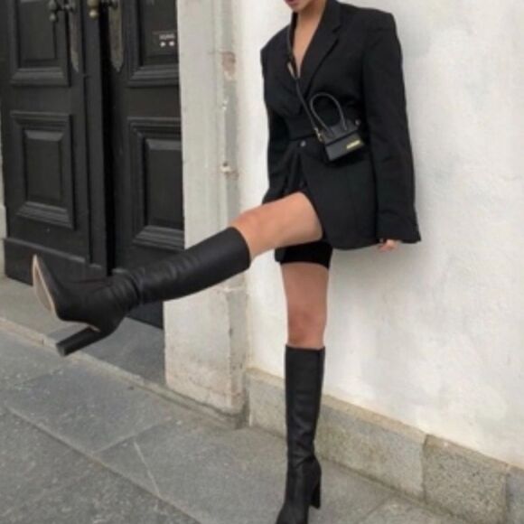 Black boots  - Picture 3 of 16